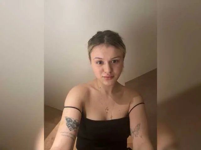 Freechat Karamelllka on BongaCams