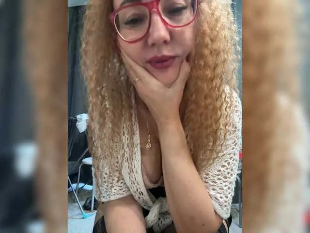 Freechat Pink-Lips on BongaCams