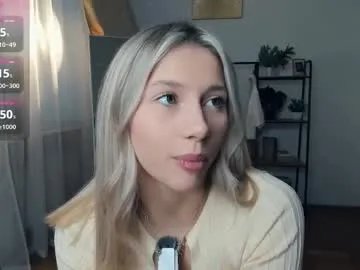 Private glossybabe_ on Chaturbate