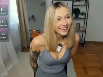 Private glossybabe_ on Chaturbate