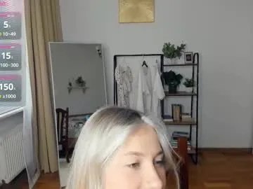 Private glossybabe_ on Chaturbate