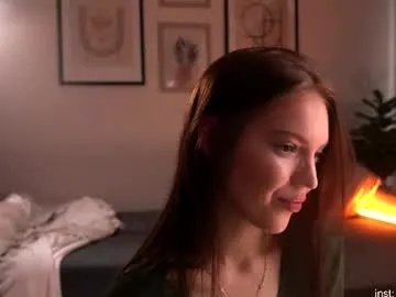 Freechat shiningstarrr on Chaturbate