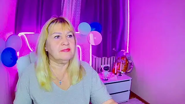 Freechat EmmaEllison on StripChat