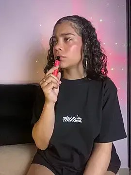 Freechat NINA_18_YEARS on StripChat